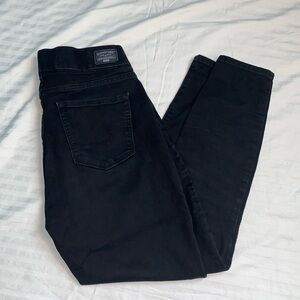 Levi’s Levi Strauss 8 short ladies Totally Shaping Pull-on Skinny. Black